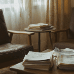 Prix et valeur : le guide complet pour tout savoir sur les rééditions de meubles