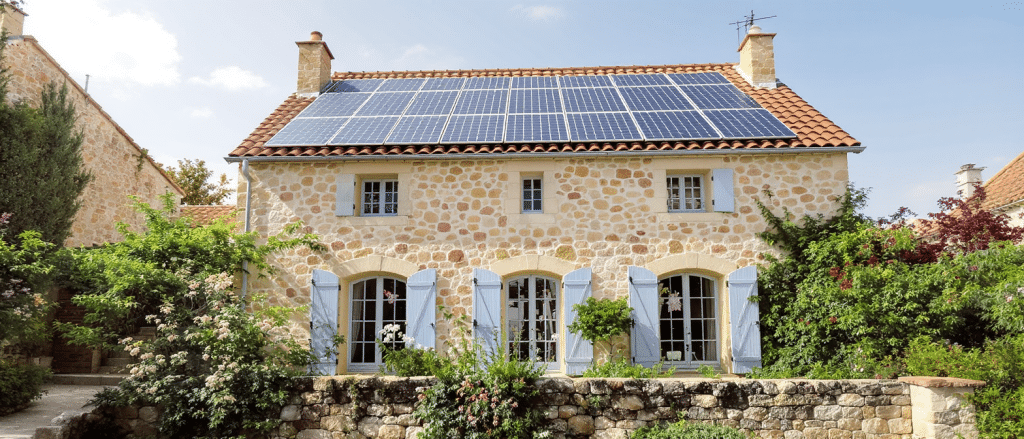 d&eacute;couvrez une demeure n&eacute;o-proven&ccedil;ale &eacute;clatante qui marie harmonieusement un design solaire &agrave; une palette de couleurs chaleureuses, pour une ambiance &agrave; la fois moderne et authentique.