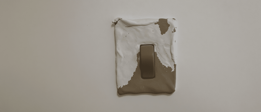 d&eacute;couvrez comment m&eacute;tamorphoser vos interrupteurs facilement avec notre guide diy utilisant de l'argile autodurcissante pour une d&eacute;co unique et personnalis&eacute;e.