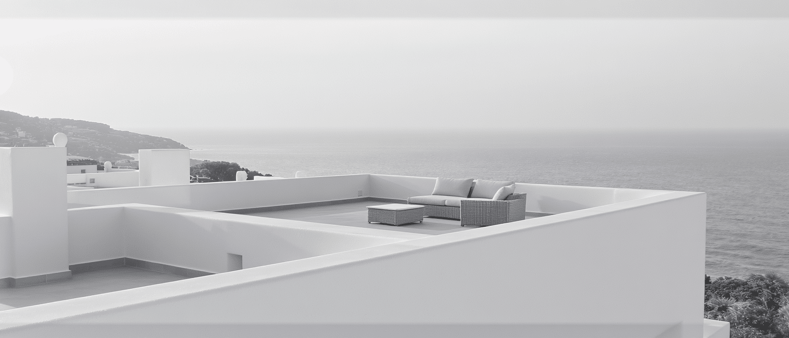d&eacute;couvrez cette maison monochrome &eacute;l&eacute;gante avec un toit-terrasse unique offrant une vue imprenable sur la mer, alliant design moderne et panorama exceptionnel.