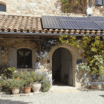 Cette demeure d’époque revisite avec brio les traditions provençales grâce à des astuces ingénieuses