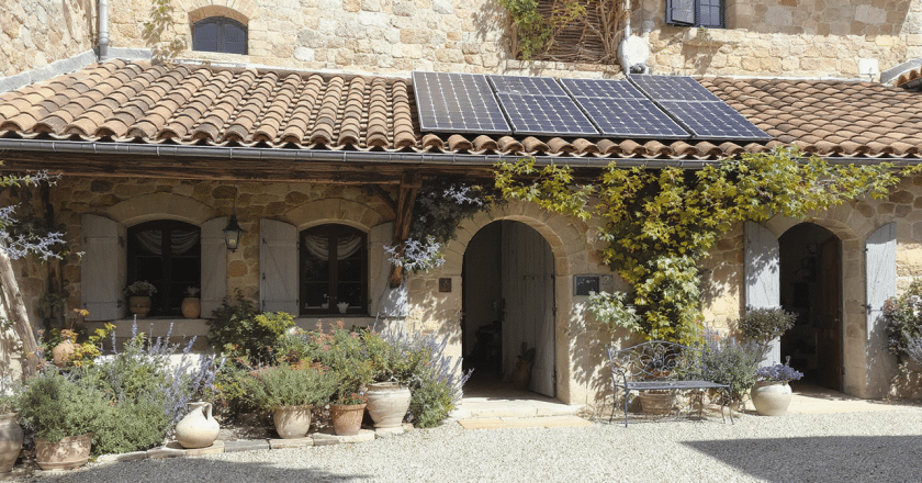 Cette demeure d’époque revisite avec brio les traditions provençales grâce à des astuces ingénieuses