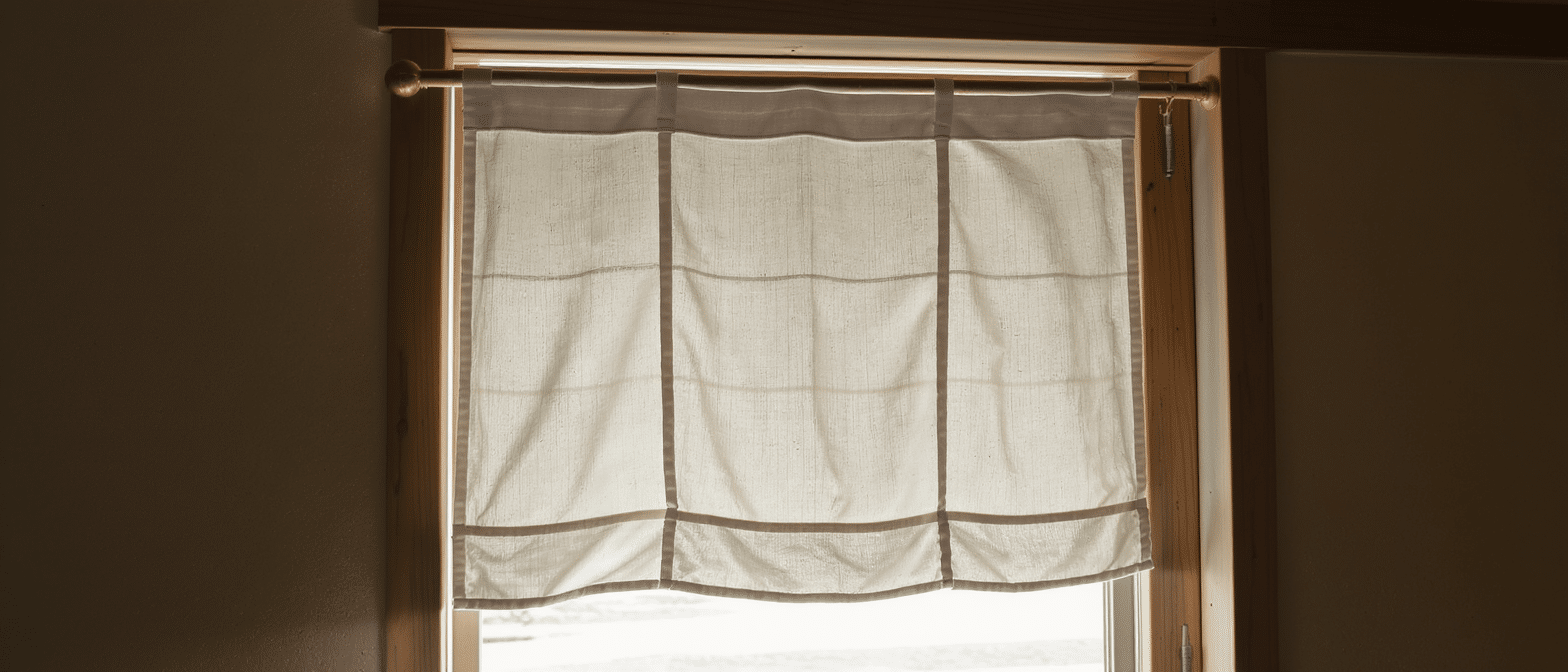 découvrez le noren, le rideau japonais traditionnel qui remplace les portes avec élégance et apporte une touche déco tout en préservant l’intimité.